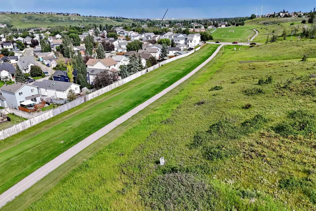216 Hidden Spring Green NW Calgary AB T3A5N4