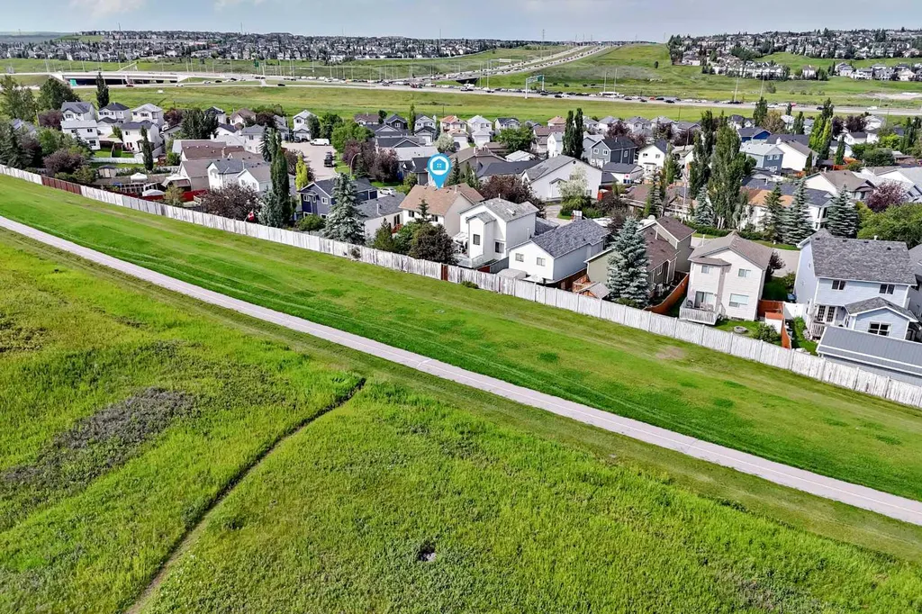 216 Hidden Spring Green NW Calgary AB T3A5N4
