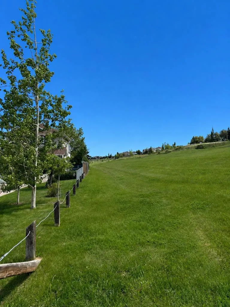 216 Hidden Spring Green NW Calgary AB T3A5N4