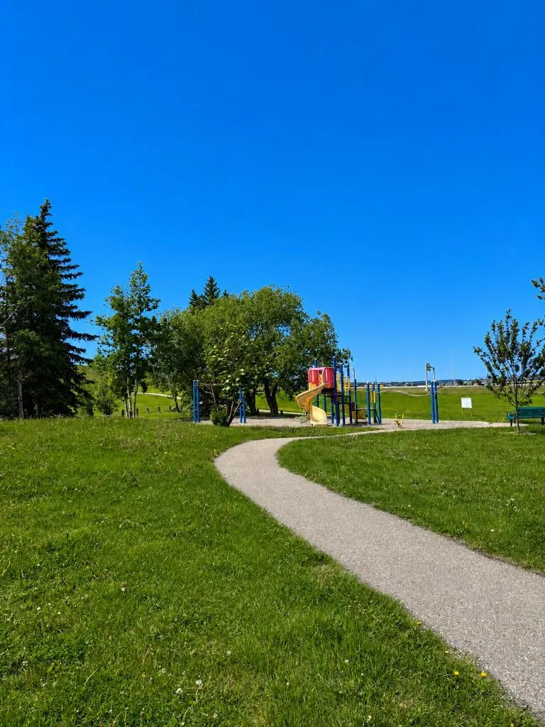 216 Hidden Spring Green NW Calgary AB T3A5N4