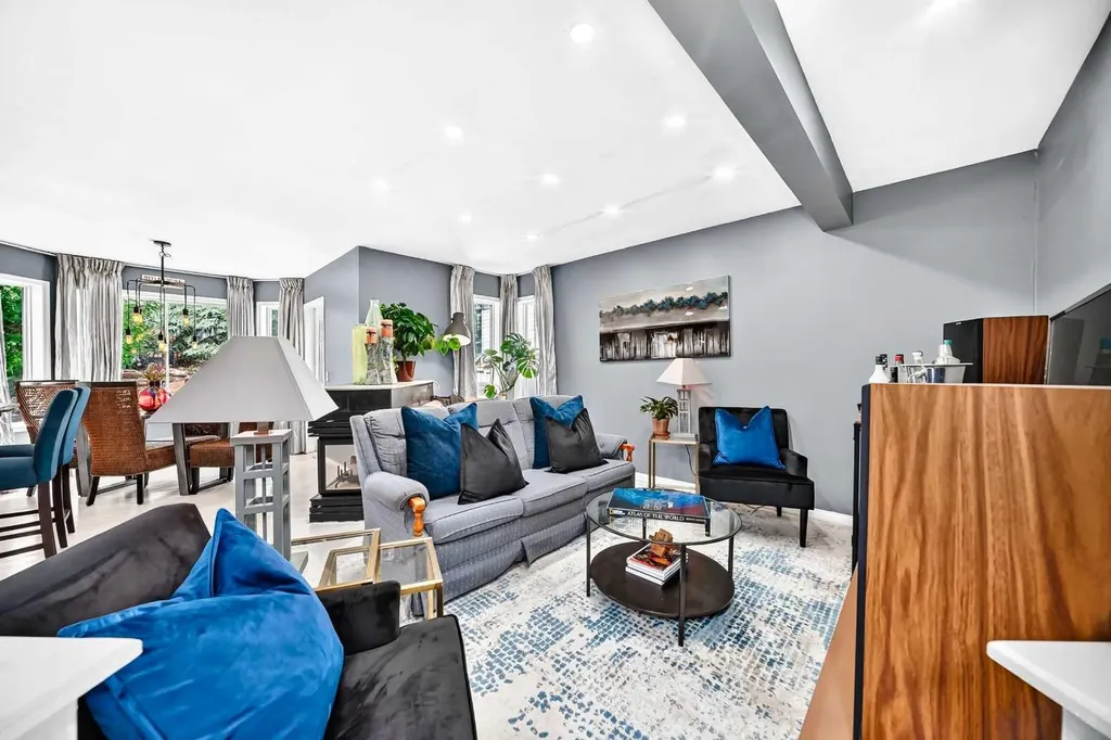 216 Hidden Spring Green NW Calgary AB T3A5N4
