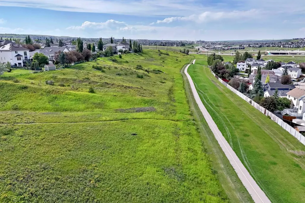 216 Hidden Spring Green NW Calgary AB T3A5N4