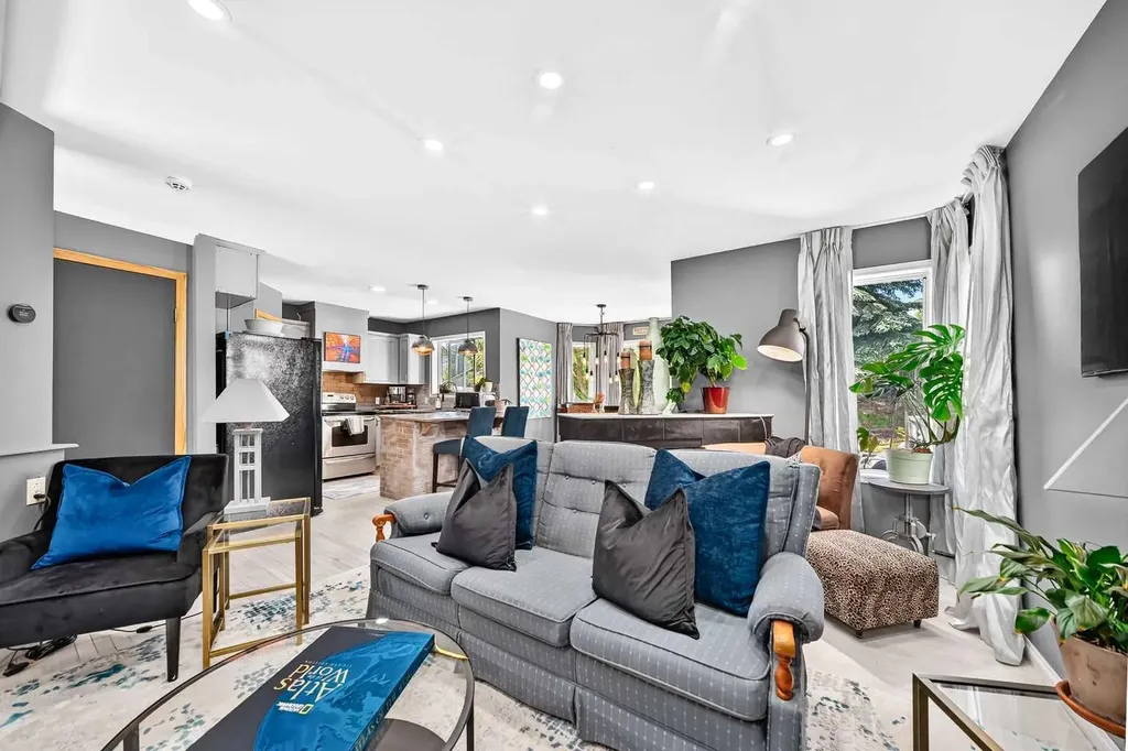 216 Hidden Spring Green NW Calgary AB T3A5N4