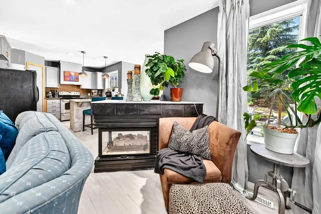 216 Hidden Spring Green NW Calgary AB T3A5N4