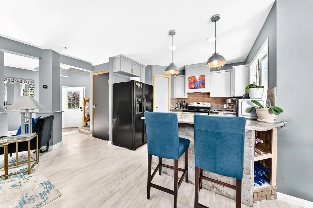 216 Hidden Spring Green NW Calgary AB T3A5N4
