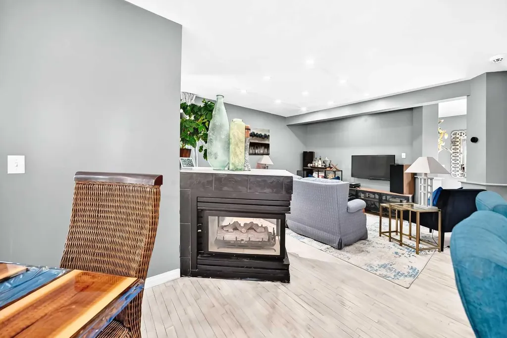 216 Hidden Spring Green NW Calgary AB T3A5N4