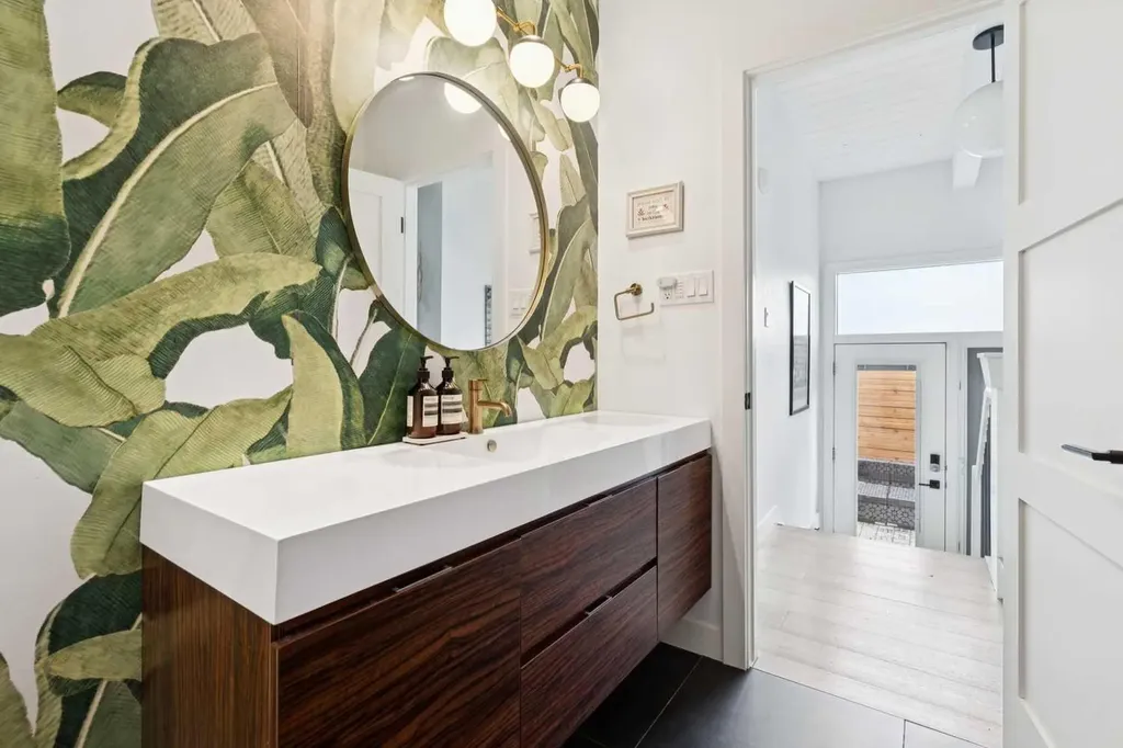 735 53 Avenue SW Calgary AB T2V 0C4
