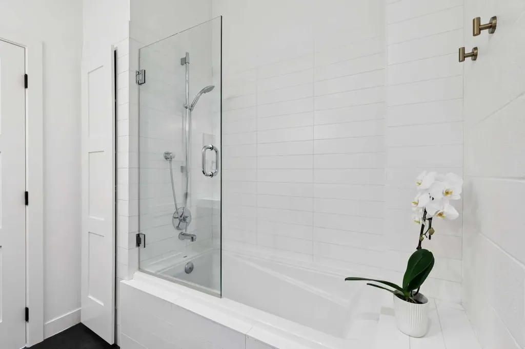 735 53 Avenue SW Calgary AB T2V 0C4