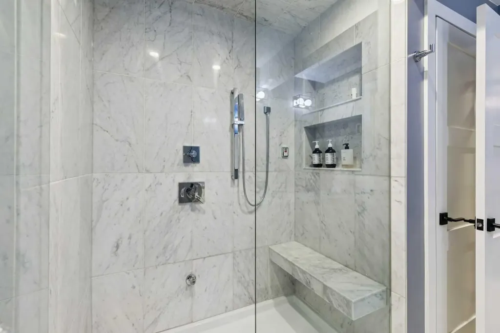 735 53 Avenue SW Calgary AB T2V 0C4