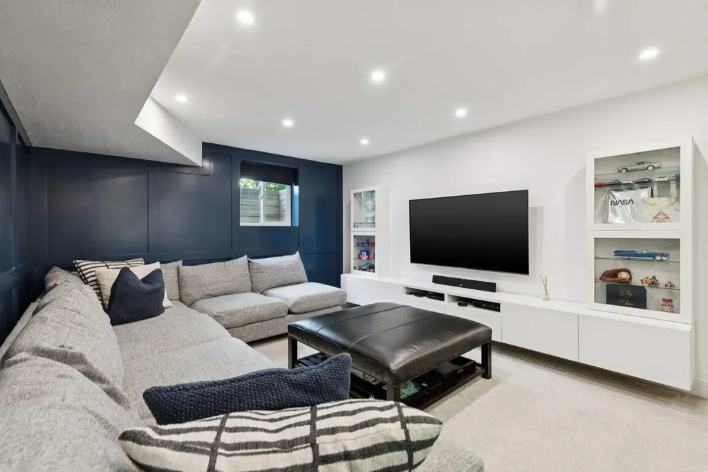 735 53 Avenue SW Calgary AB T2V 0C4