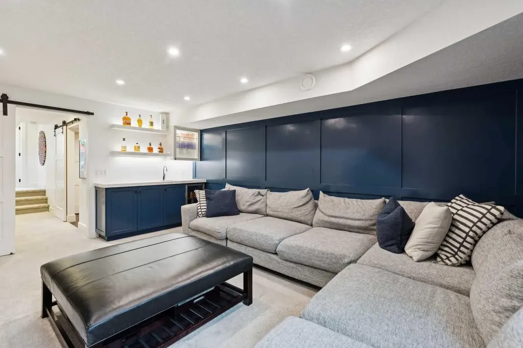 735 53 Avenue SW Calgary AB T2V 0C4