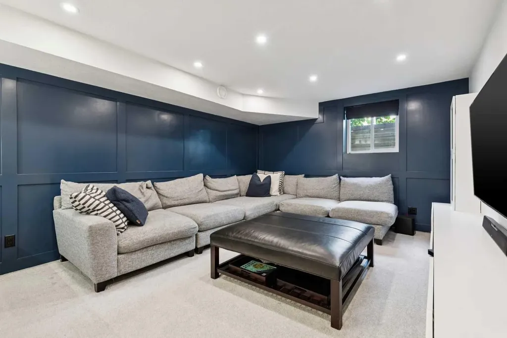 735 53 Avenue SW Calgary AB T2V 0C4