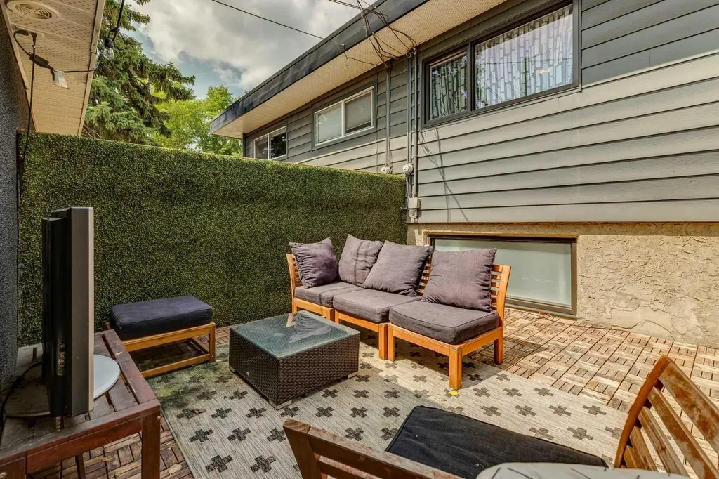 735 53 Avenue SW Calgary AB T2V 0C4