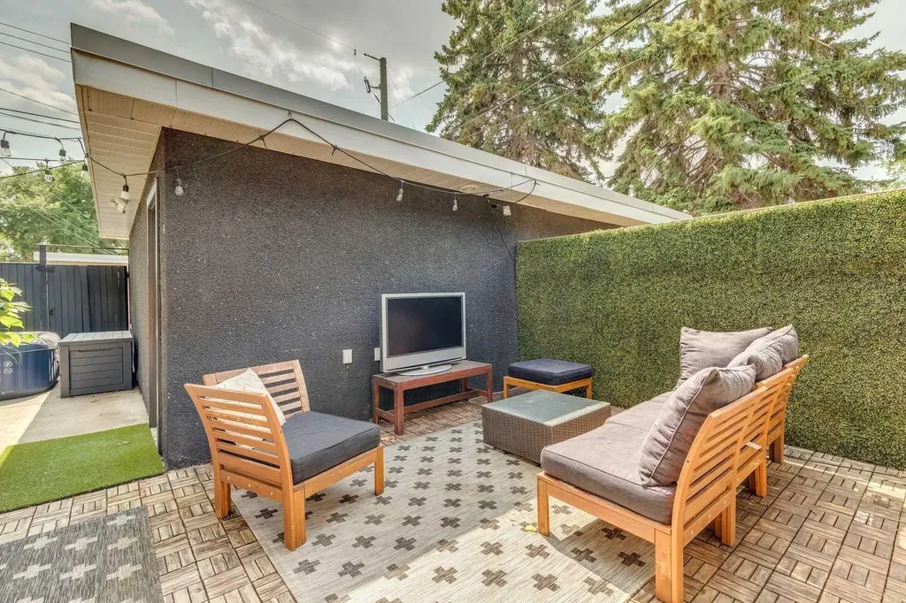 735 53 Avenue SW Calgary AB T2V 0C4