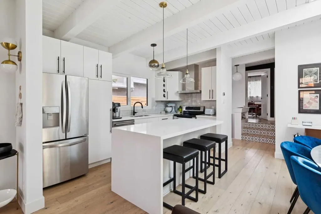 735 53 Avenue SW Calgary AB T2V 0C4