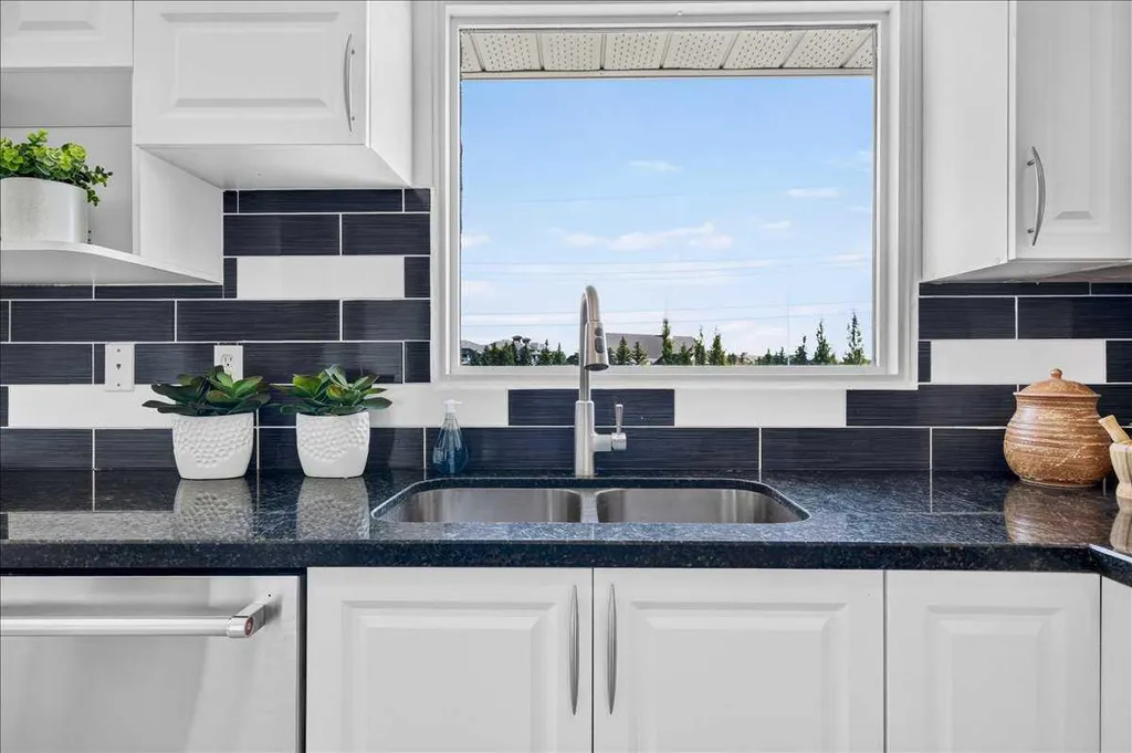 5408 Ladbrooke Drive SW Calgary AB T3E 5X8