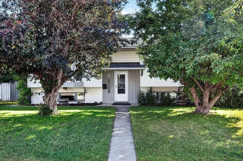 5408 Ladbrooke Drive SW Calgary AB T3E 5X8