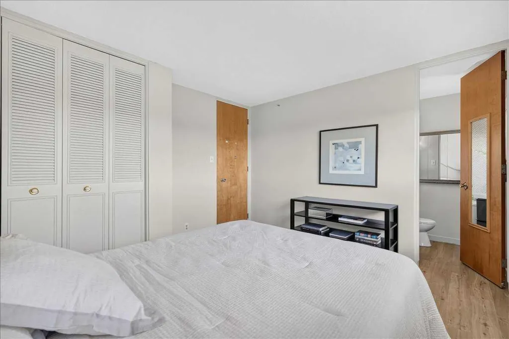 5408 Ladbrooke Drive SW Calgary AB T3E 5X8