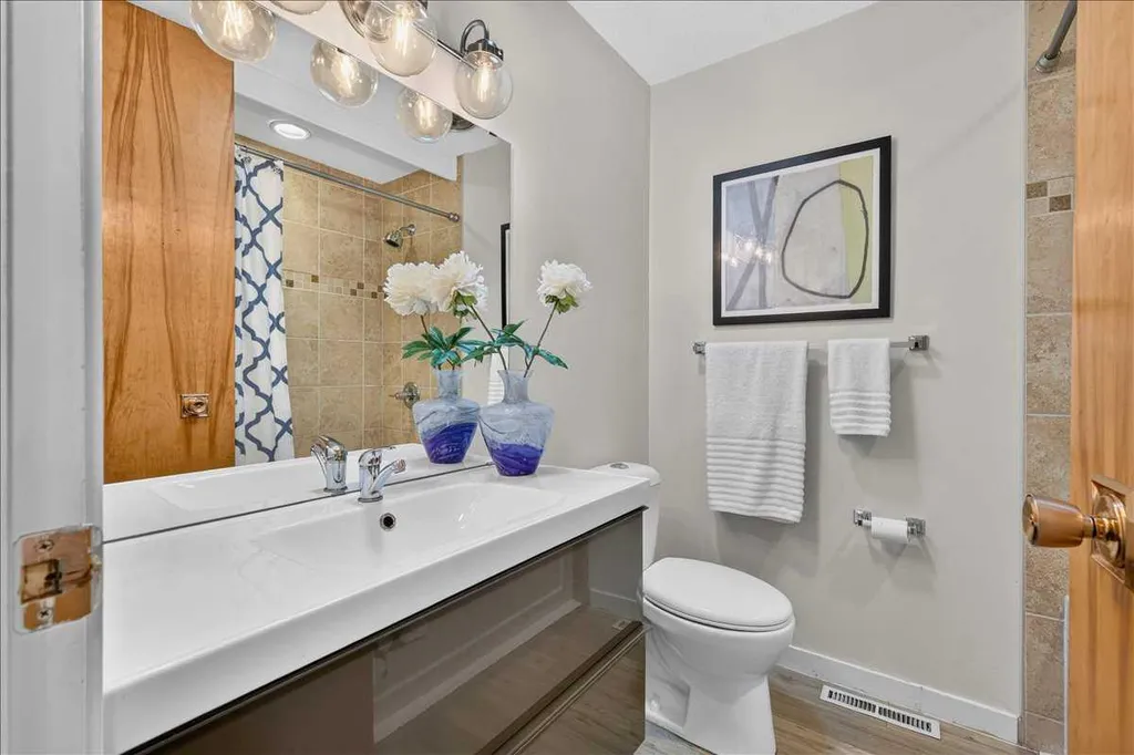 5408 Ladbrooke Drive SW Calgary AB T3E 5X8