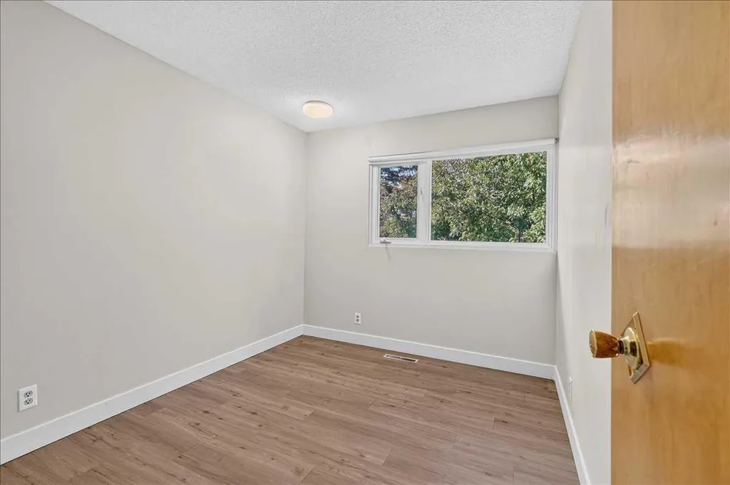 5408 Ladbrooke Drive SW Calgary AB T3E 5X8