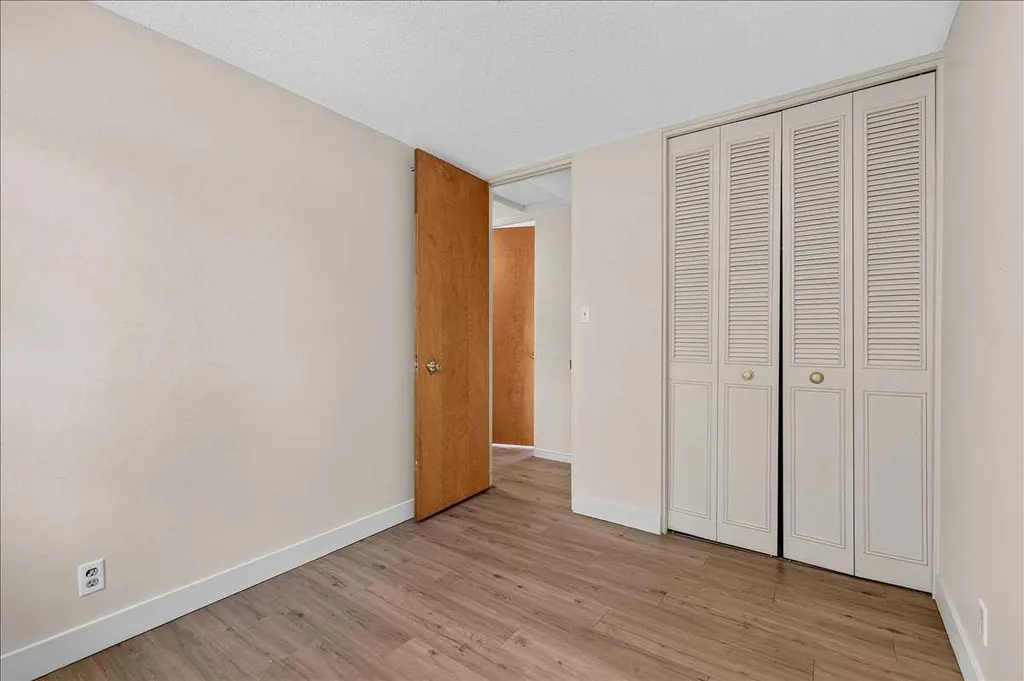 5408 Ladbrooke Drive SW Calgary AB T3E 5X8