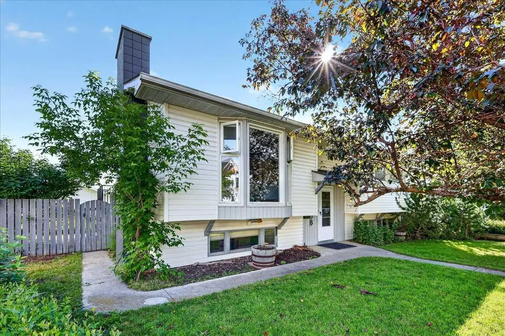 5408 Ladbrooke Drive SW Calgary AB T3E 5X8