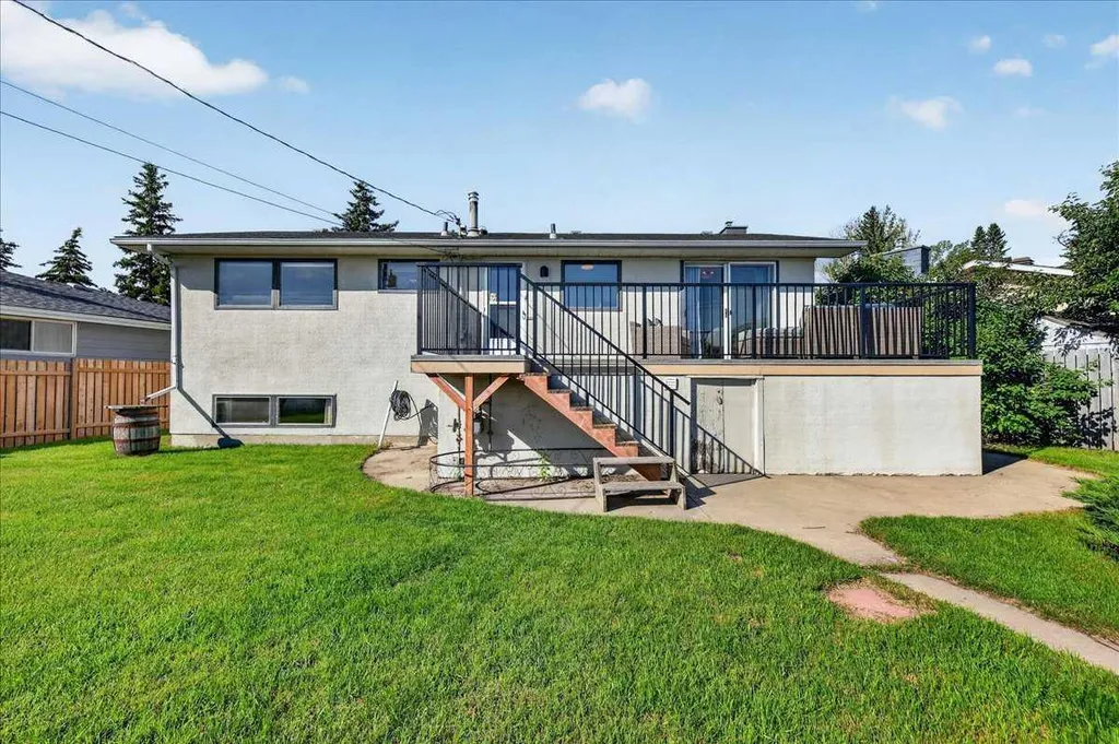 5408 Ladbrooke Drive SW Calgary AB T3E 5X8