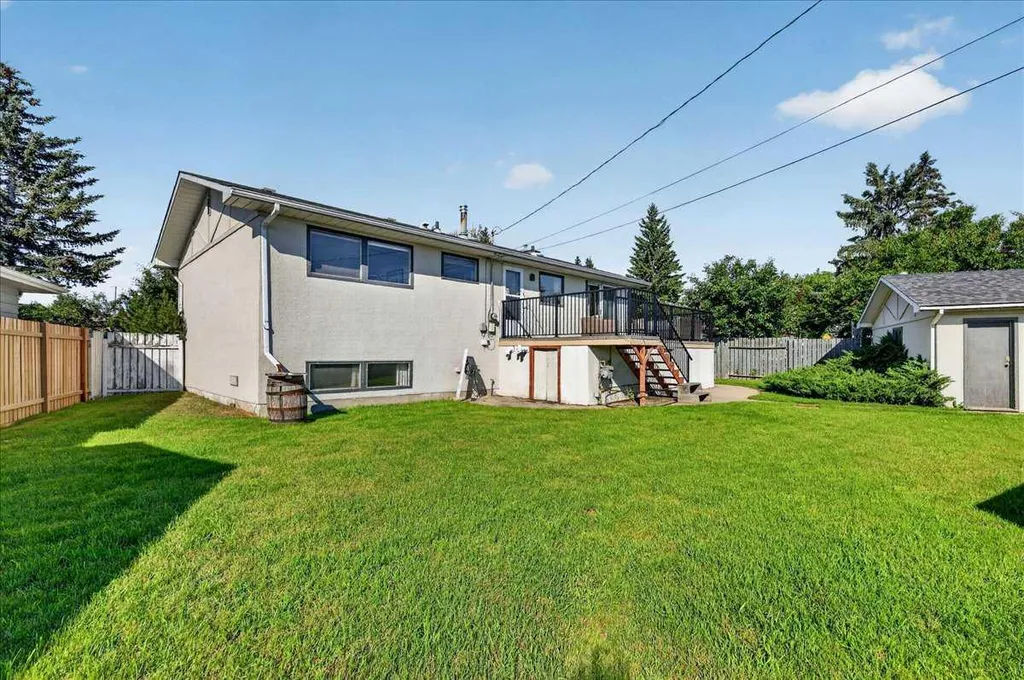 5408 Ladbrooke Drive SW Calgary AB T3E 5X8