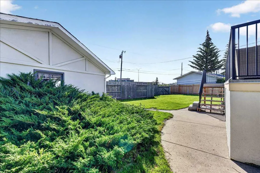 5408 Ladbrooke Drive SW Calgary AB T3E 5X8