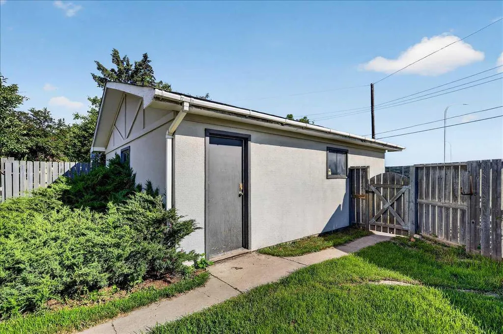 5408 Ladbrooke Drive SW Calgary AB T3E 5X8