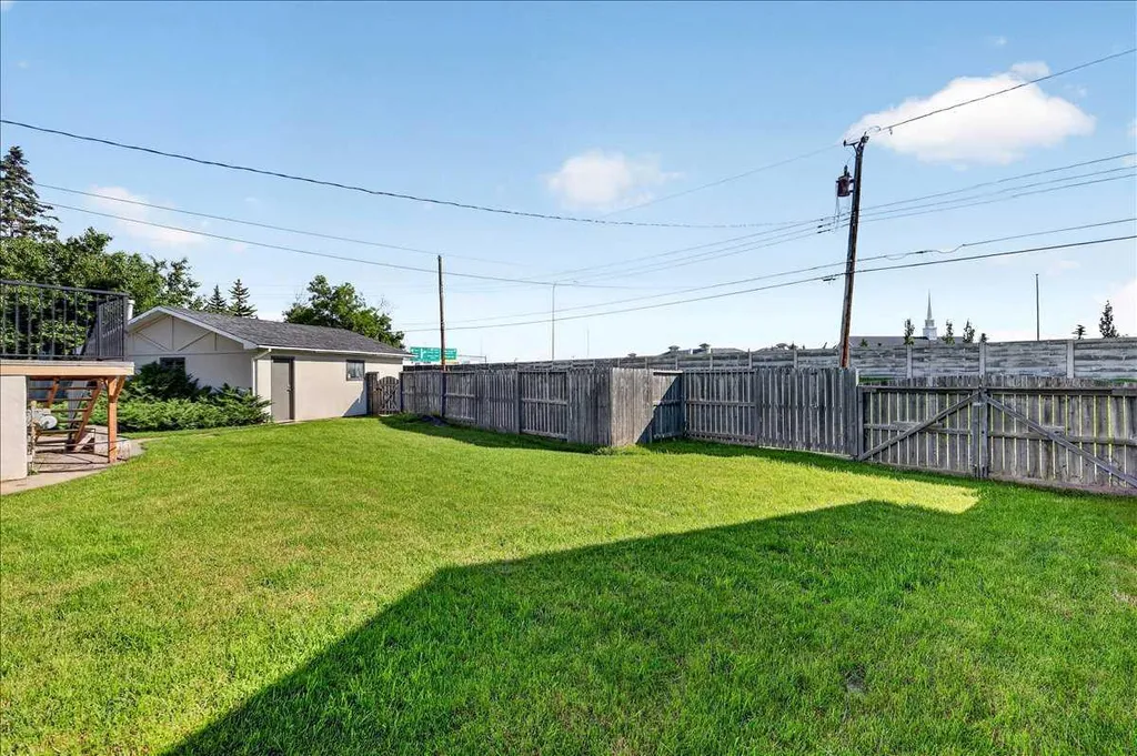 5408 Ladbrooke Drive SW Calgary AB T3E 5X8