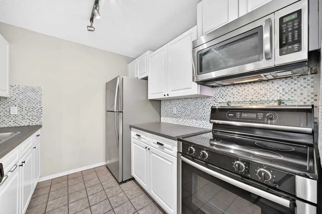 1735 11 Avenue SW Calgary AB t3c3c9