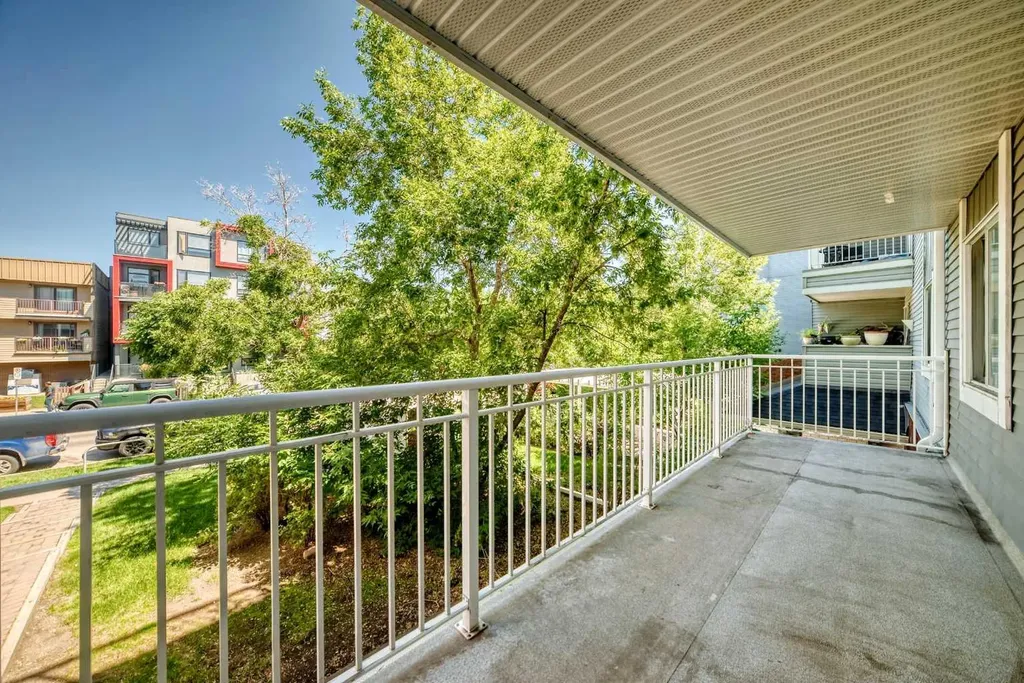 1735 11 Avenue SW Calgary AB T3C 3C9