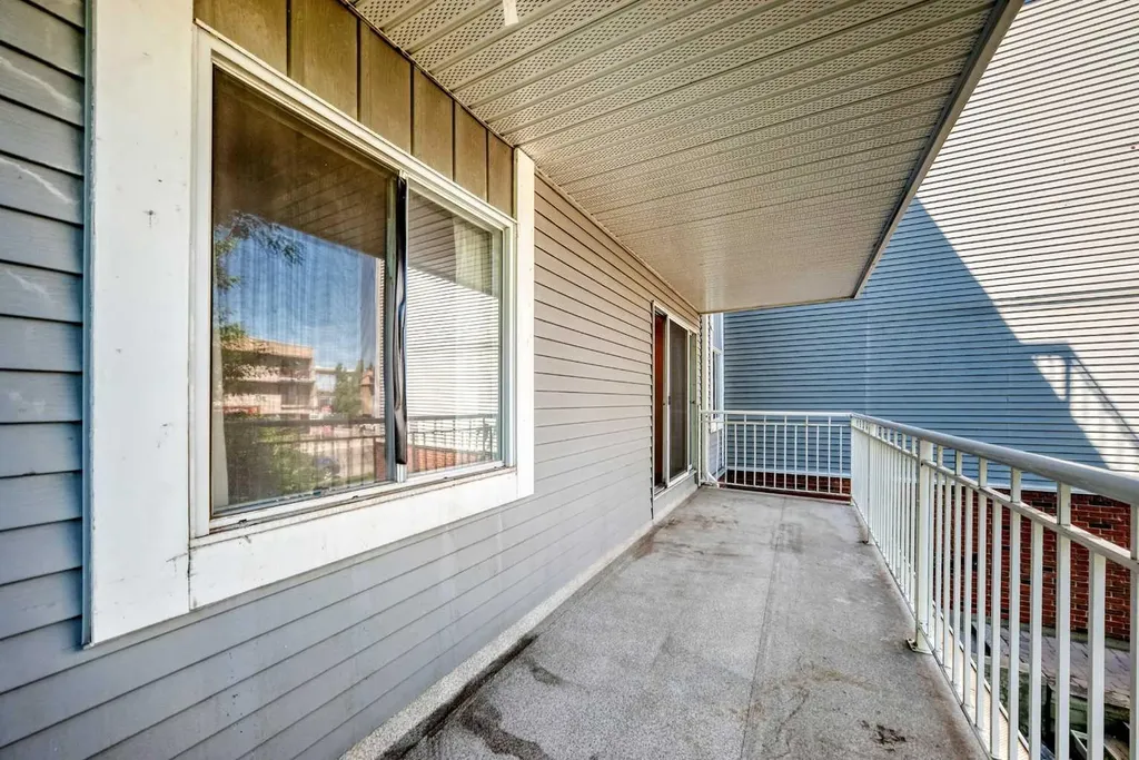1735 11 Avenue SW Calgary AB T3C 3C9