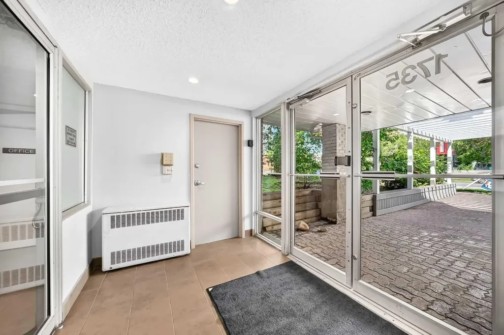 1735 11 Avenue SW Calgary AB T3C 3C9