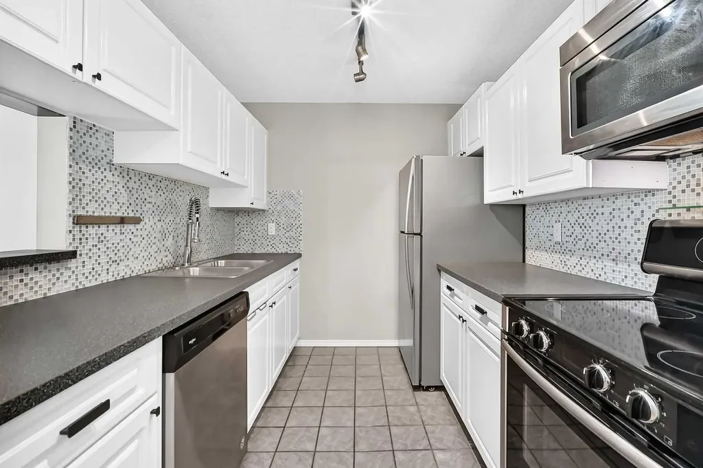 1735 11 Avenue SW Calgary AB T3C 3C9