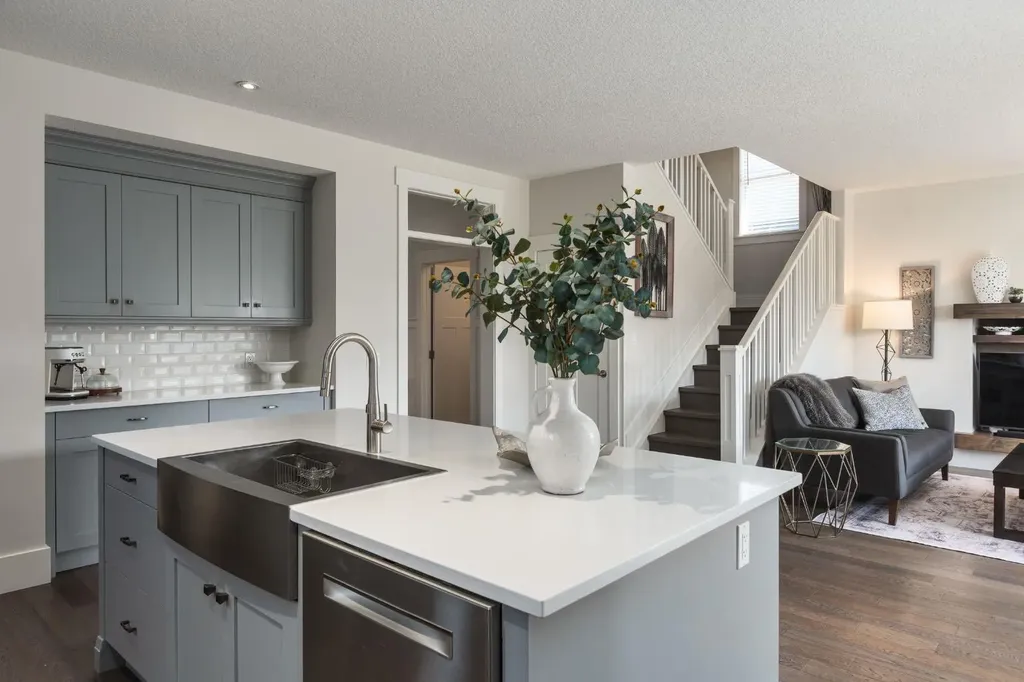 313 Centre Avenue SE Airdrie AB T4B 1H6