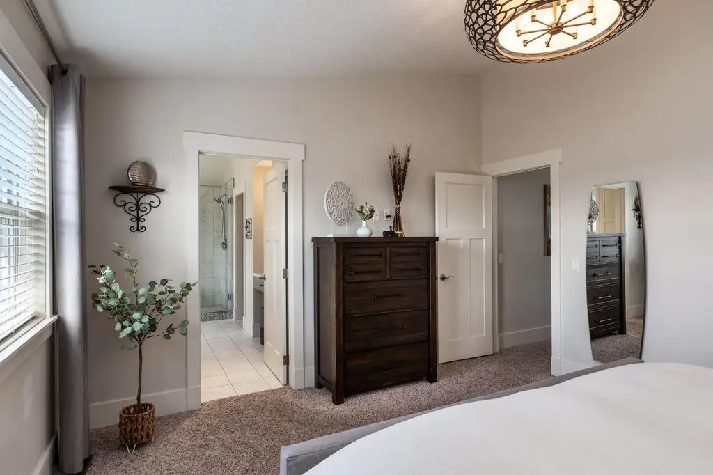 313 Centre Avenue SE Airdrie AB T4B 1H6
