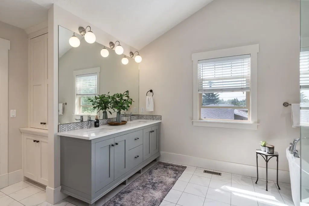 313 Centre Avenue SE Airdrie AB T4B 1H6