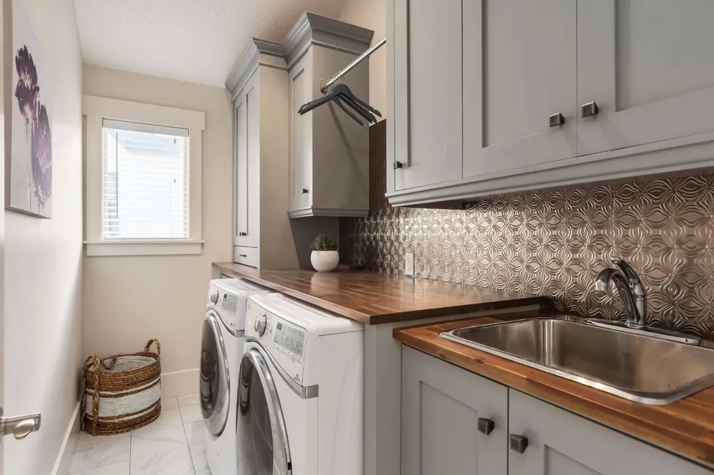 313 Centre Avenue SE Airdrie AB T4B 1H6