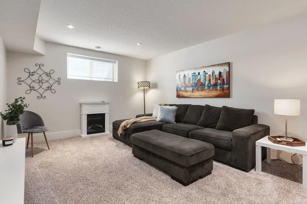 313 Centre Avenue SE Airdrie AB T4B 1H6