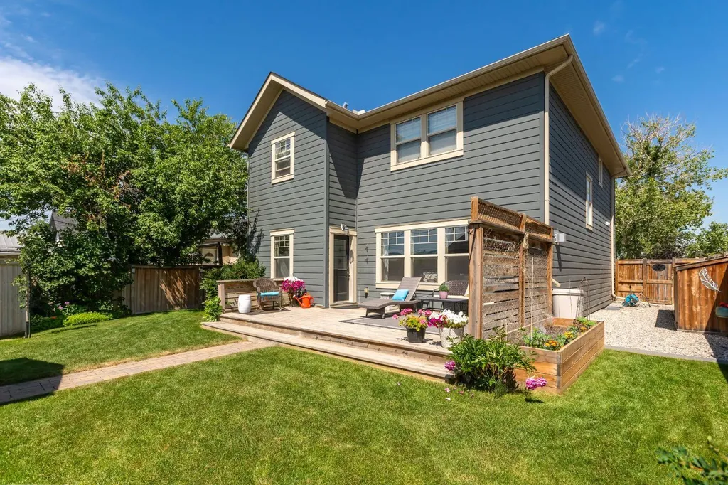 313 Centre Avenue SE Airdrie AB T4B 1H6