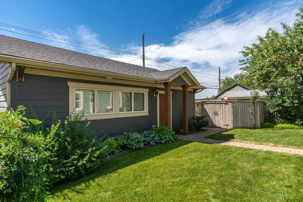 313 Centre Avenue SE Airdrie AB T4B 1H6
