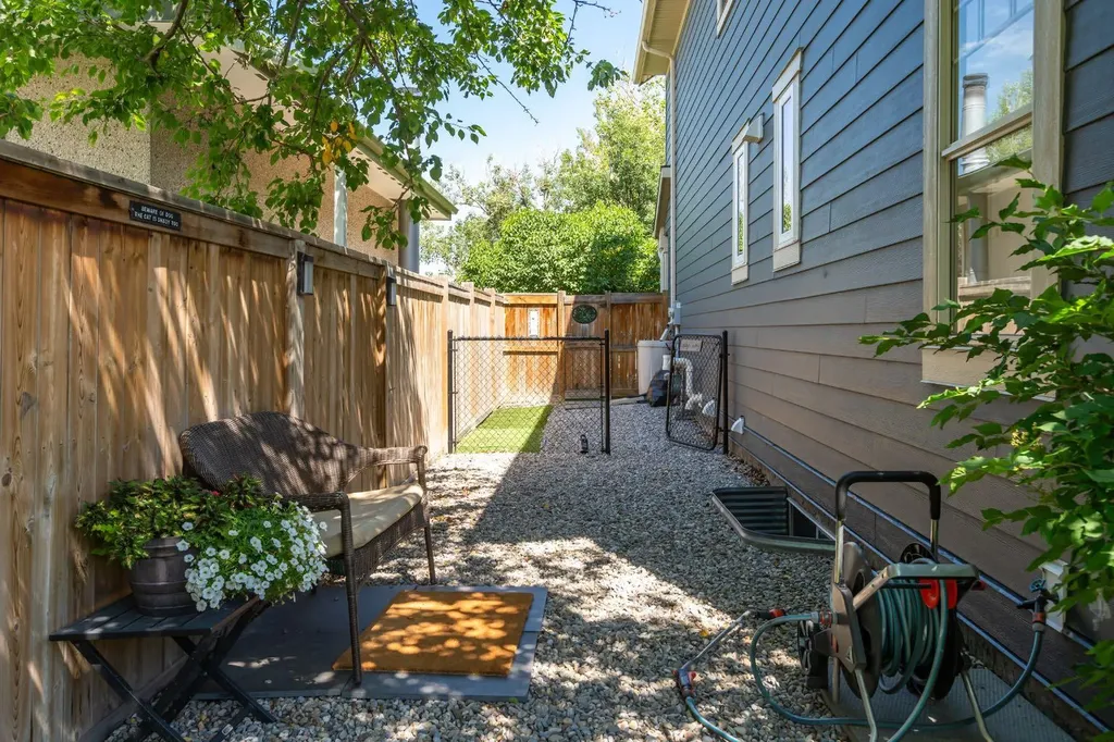 313 Centre Avenue SE Airdrie AB T4B 1H6