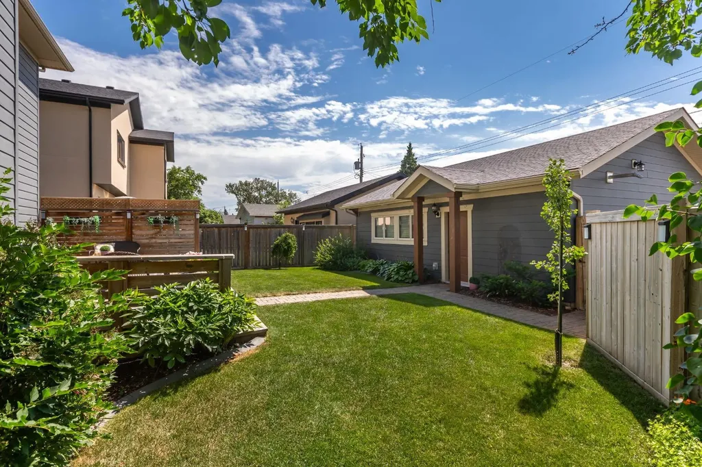 313 Centre Avenue SE Airdrie AB T4B 1H6