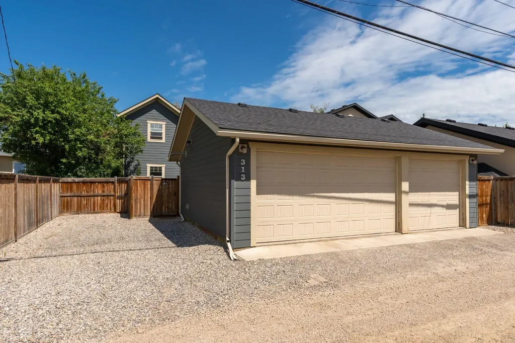 313 Centre Avenue SE Airdrie AB T4B 1H6