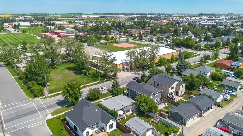 313 Centre Avenue SE Airdrie AB T4B 1H6