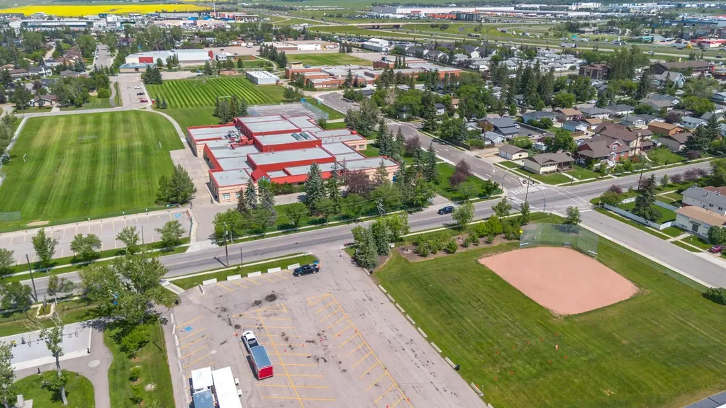 313 Centre Avenue SE Airdrie AB T4B 1H6