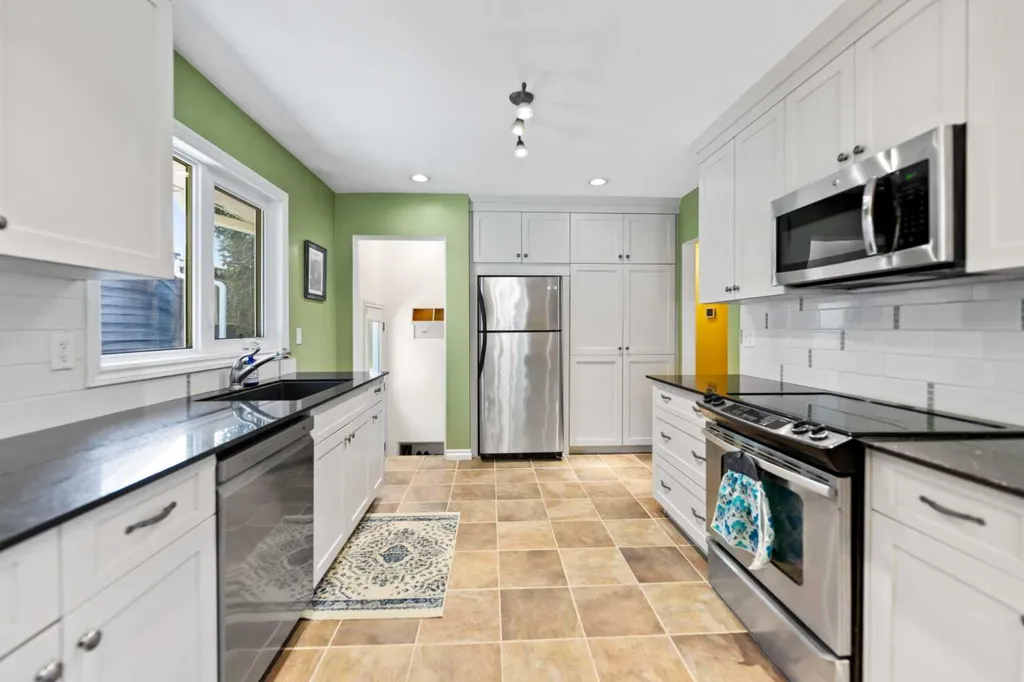 7220 Farrell Road SE Calgary AB T2H 0T6
