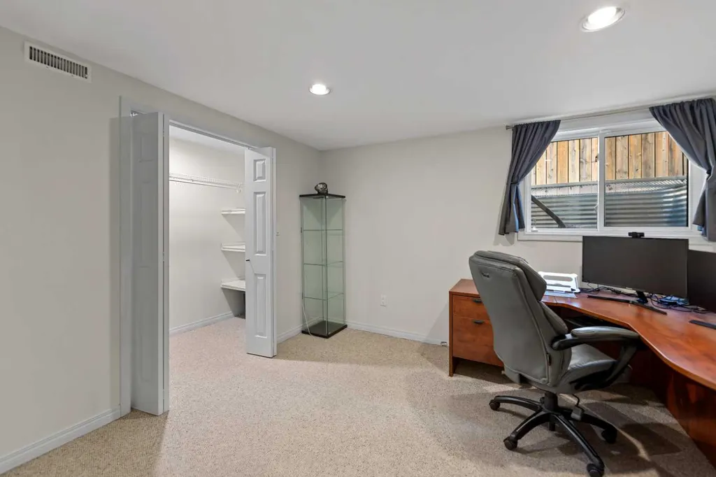 7220 Farrell Road SE Calgary AB T2H 0T6
